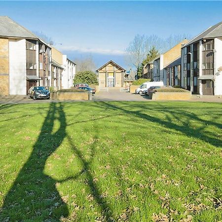 Manor Place Apartment Thamesmead Thamesmead  Екстериор снимка