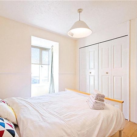 Manor Place Apartment Thamesmead Thamesmead  Екстериор снимка